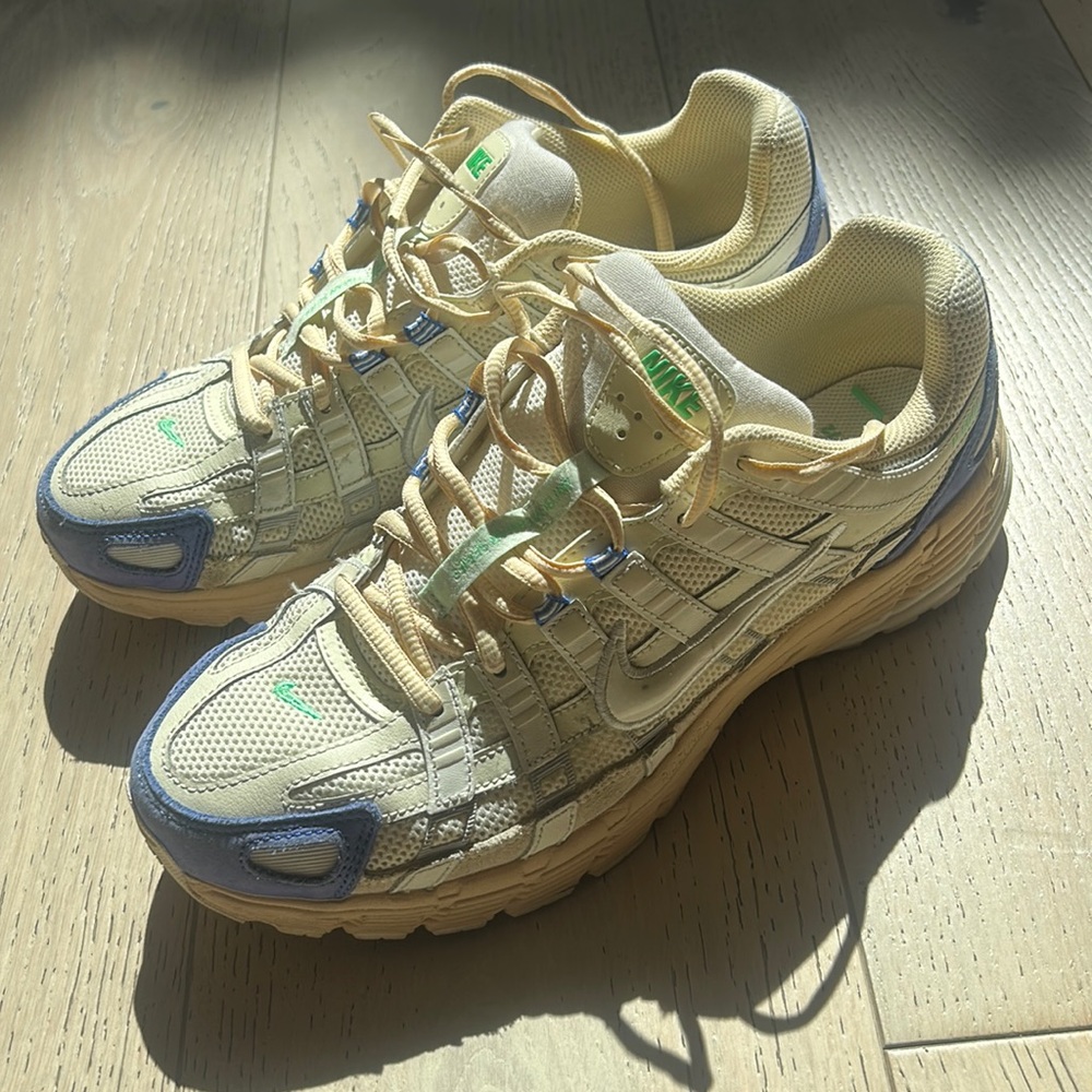 NIKE SNEAKERS